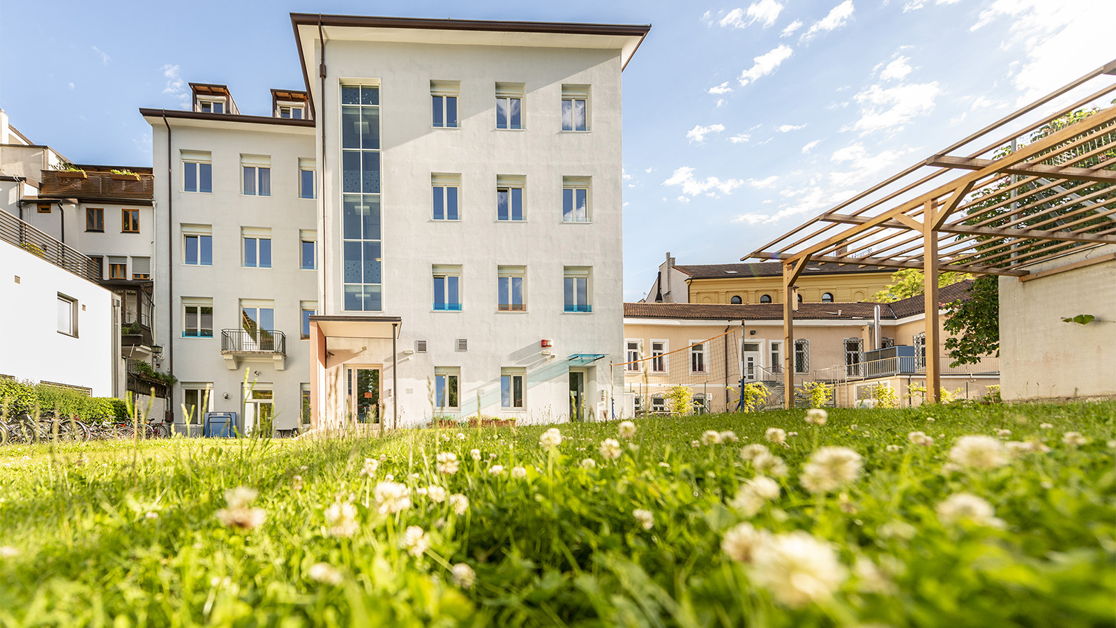 Vista del convitto femminile a Bolzano